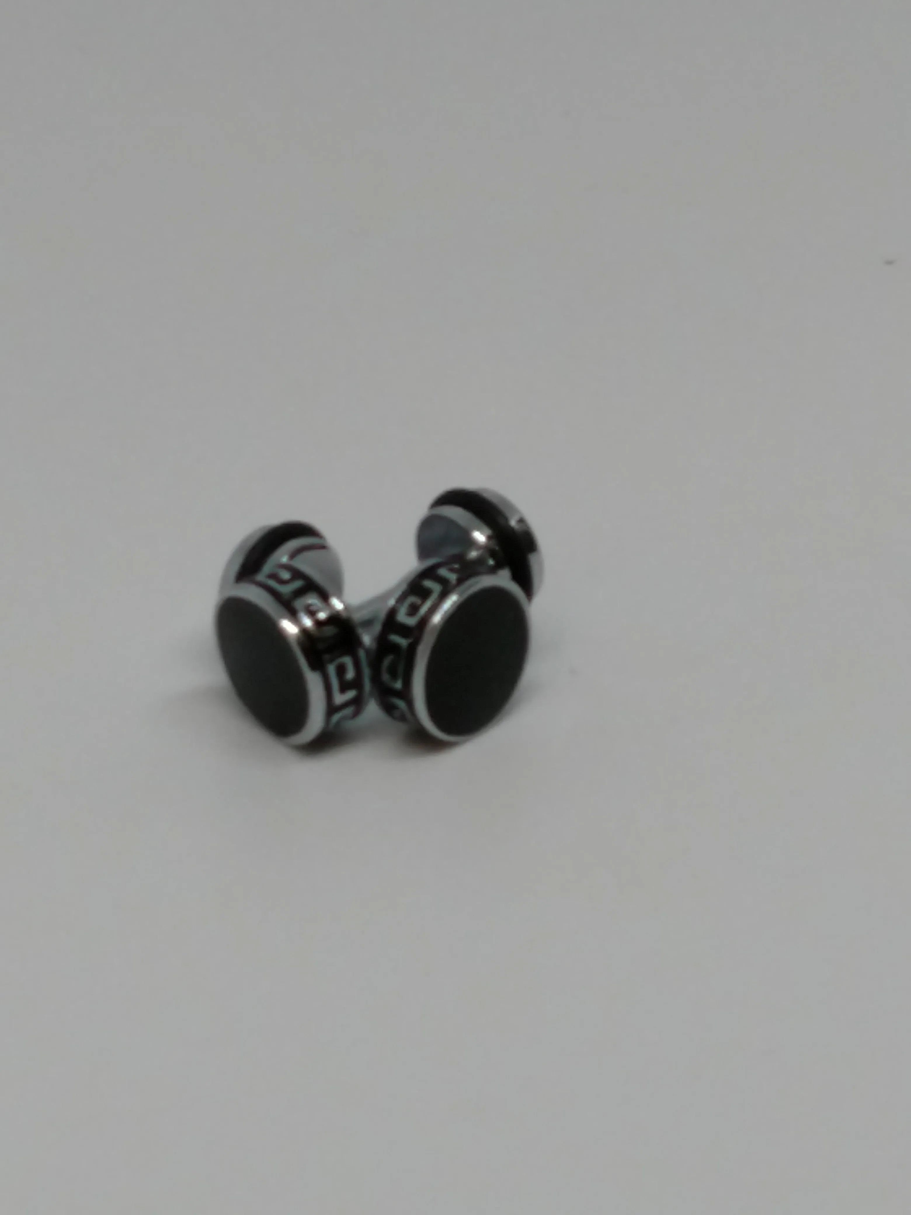 Stud earrings (screw back lock)