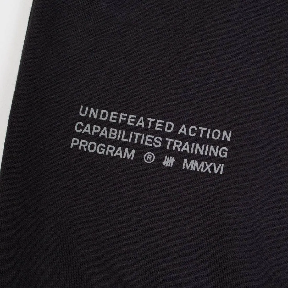 Undefeated Men UACTP Short Sleeve Pullover Hoody (black)